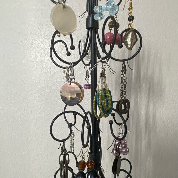 4 TIER EARRING TOWER Metal Eclectic with 24 Costume Jewelry Earring Sets - Picture 3 of 8